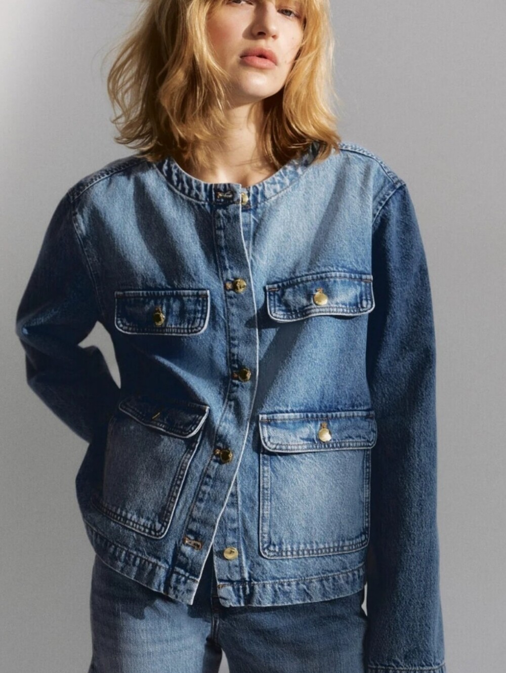 H&M Collarless Denim Jacket Gold Embossed Logo Buttons Medium Wash Modern Sz. L